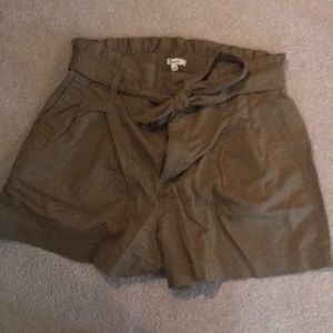 Madewell Paper Bag Waist Shorts in a Size 12